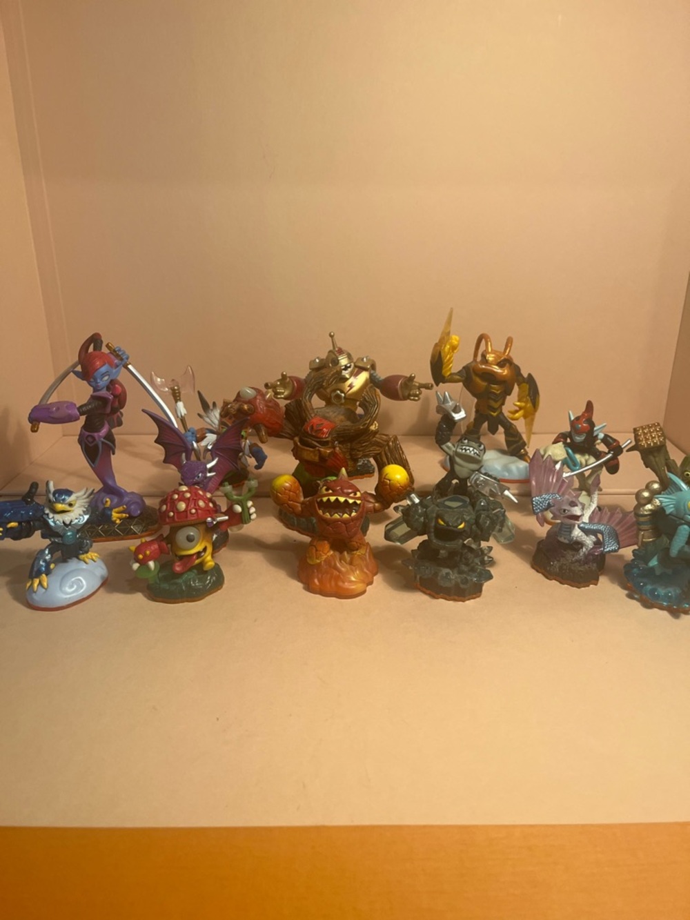Skylanders Assorted Action Figure Toy Pack - Multicolor lot includes 15 figures